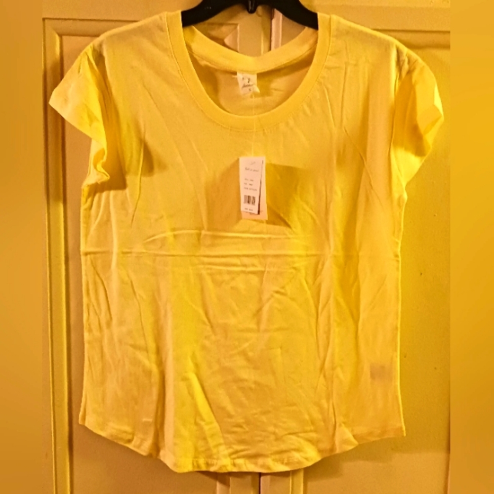 Plain yellow tee shirt Sz M nwt